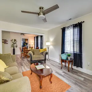 https://charming-newport-news-cottage-less-than-1-mi-to-ocean.williamsburghotelsusa.com