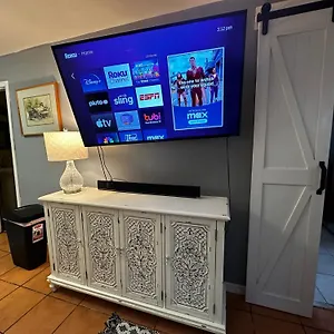 https://cottage-in-stock-island.hotels-in-key-west.com