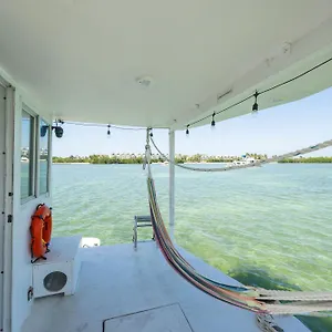 https://beautiful-houseboat-in.hotels-in-key-west.com